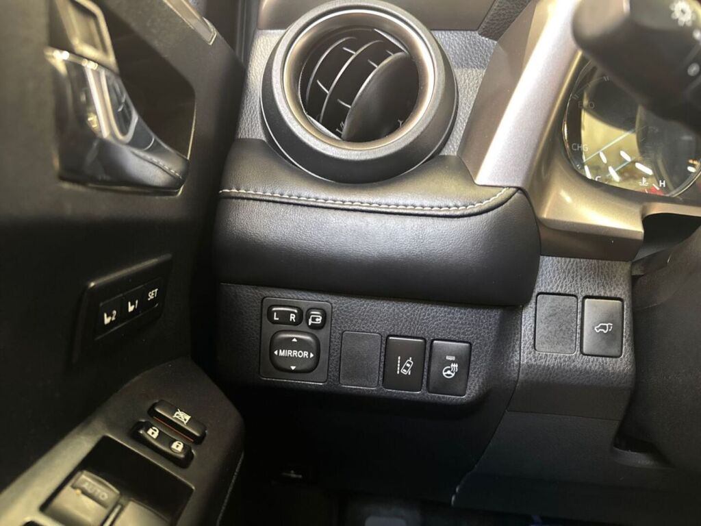 Toyota RAV4 2017 Ruskea (beige)