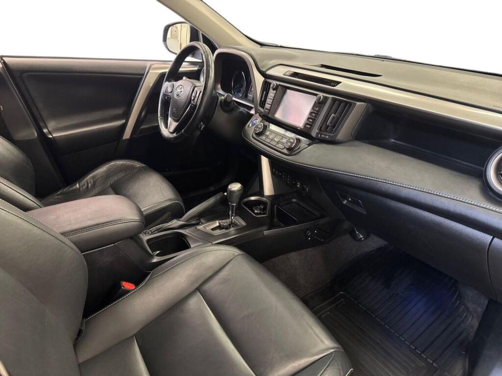 Toyota RAV4 2017 Ruskea (beige)