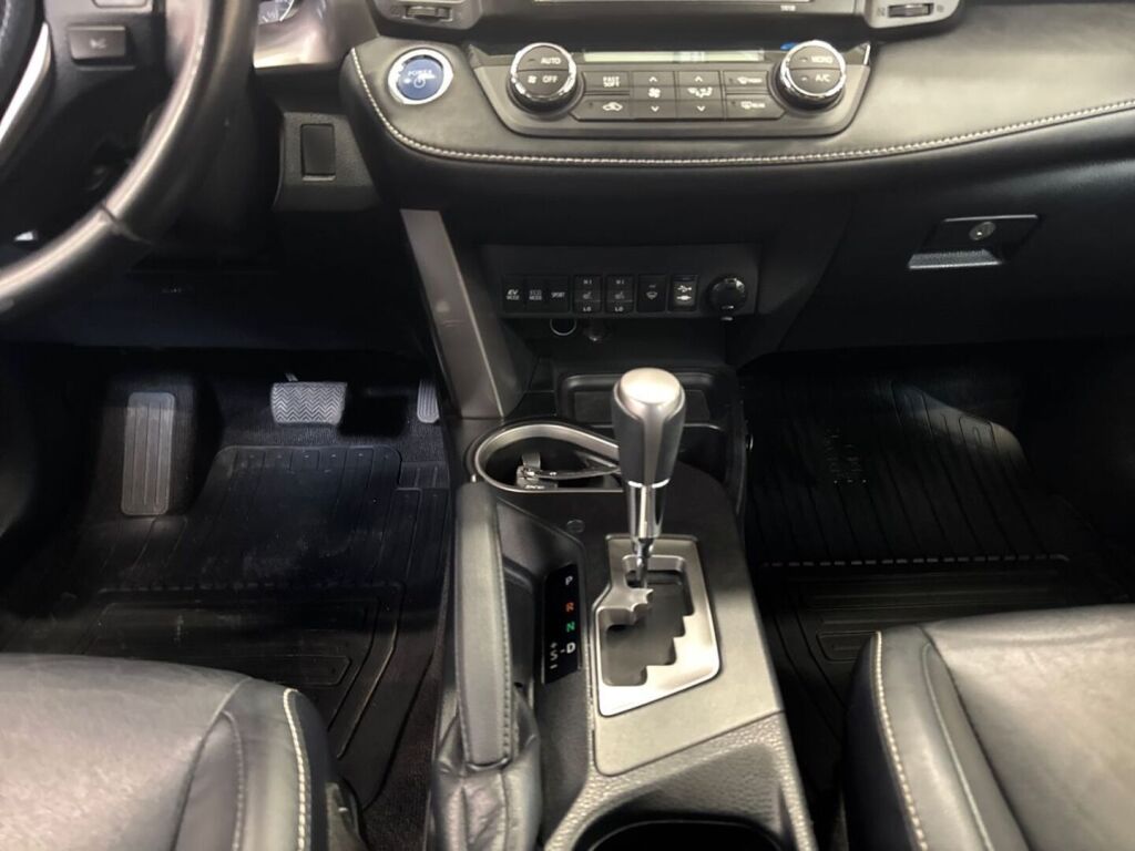 Toyota RAV4 2017 Ruskea (beige)