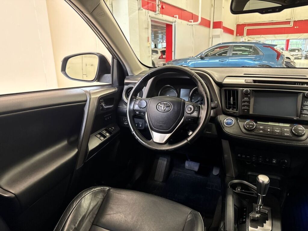 Toyota RAV4 2017 Ruskea (beige)