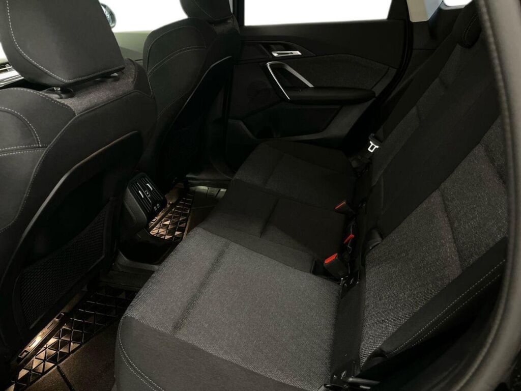 BMW X1 2024 Musta