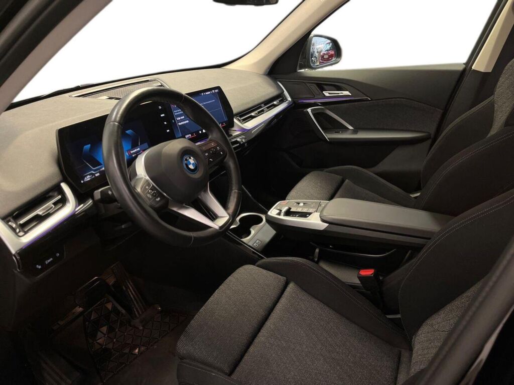 BMW X1 2024 Musta