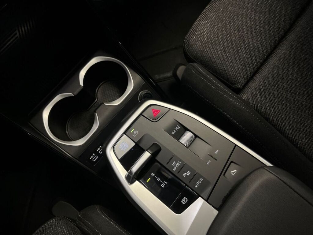 BMW X1 2024 Musta