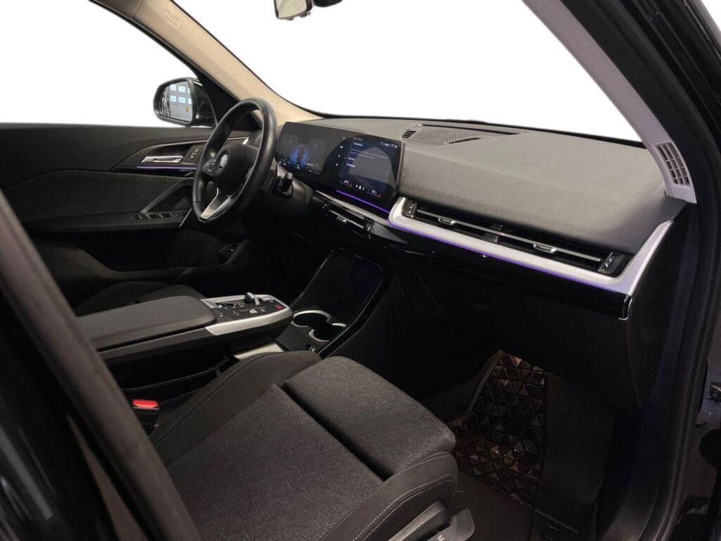 BMW X1 2024 Musta