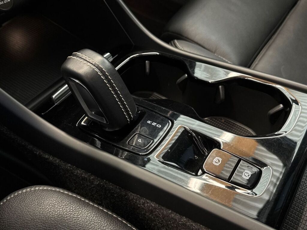 Volvo XC40 2021 Valkoinen