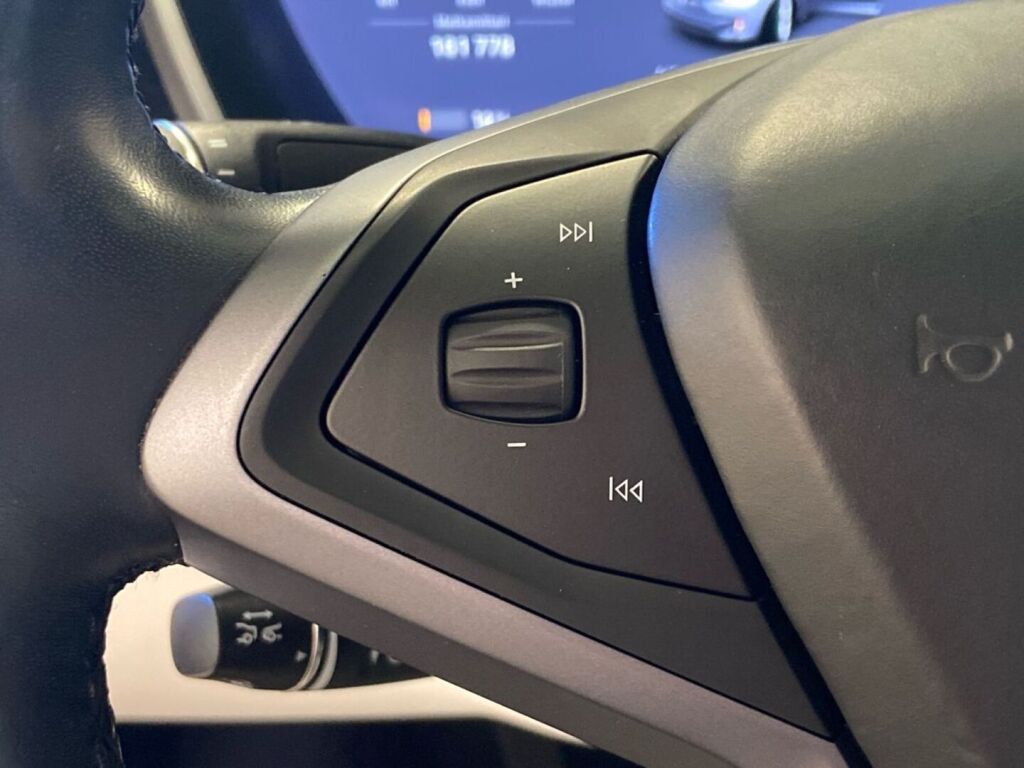 Tesla Model X 2018 Harmaa