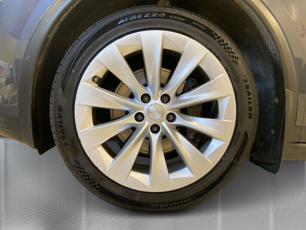 Tesla Model X 2018 Harmaa