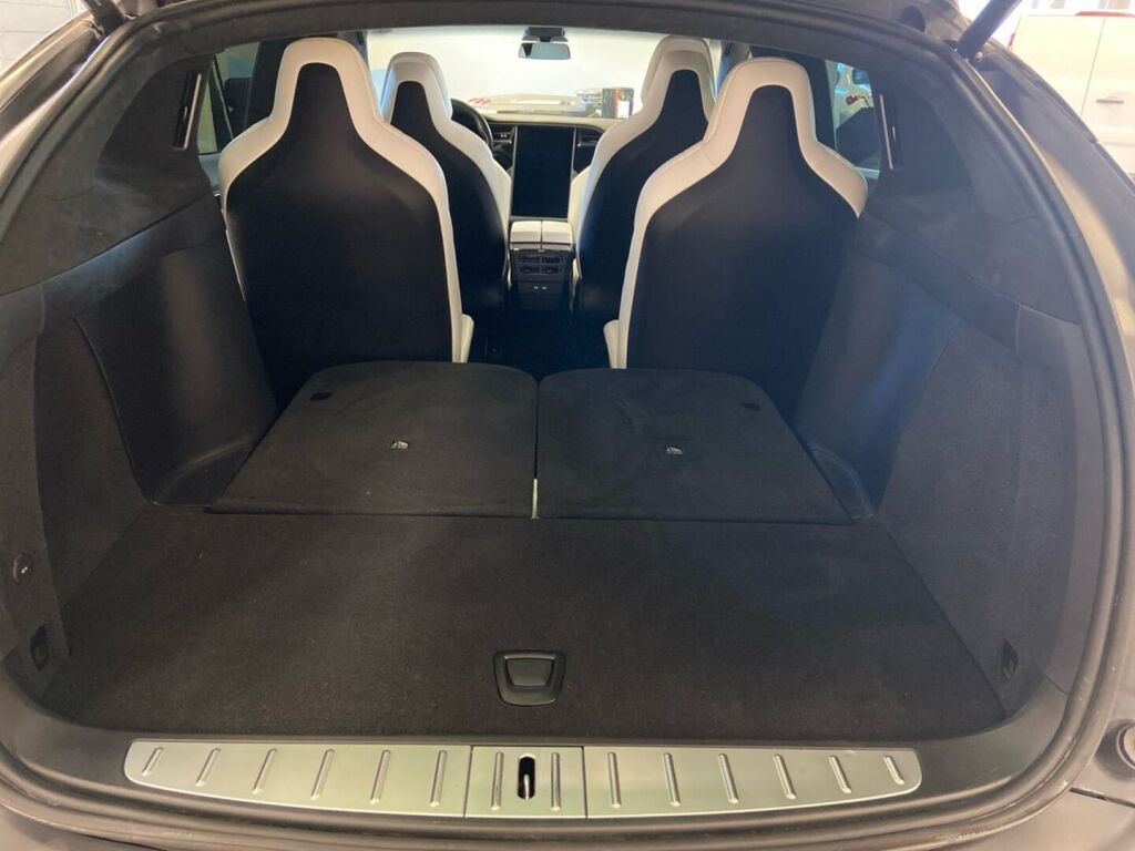 Tesla Model X 2018 Harmaa