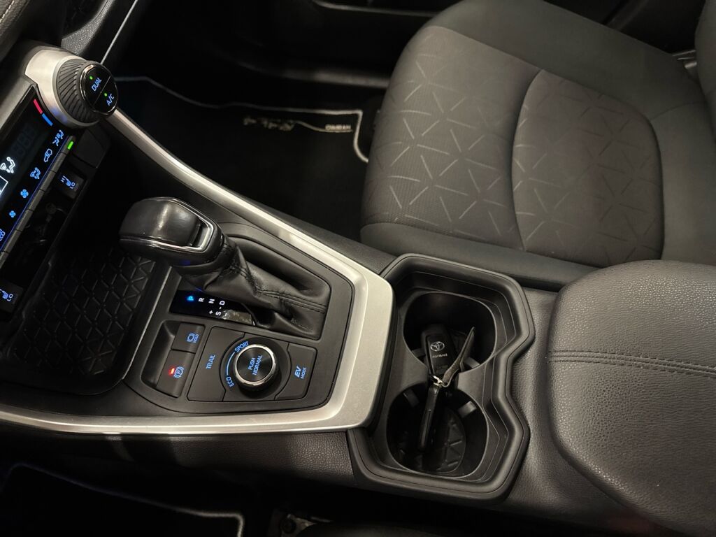 Toyota RAV4 2021 Musta