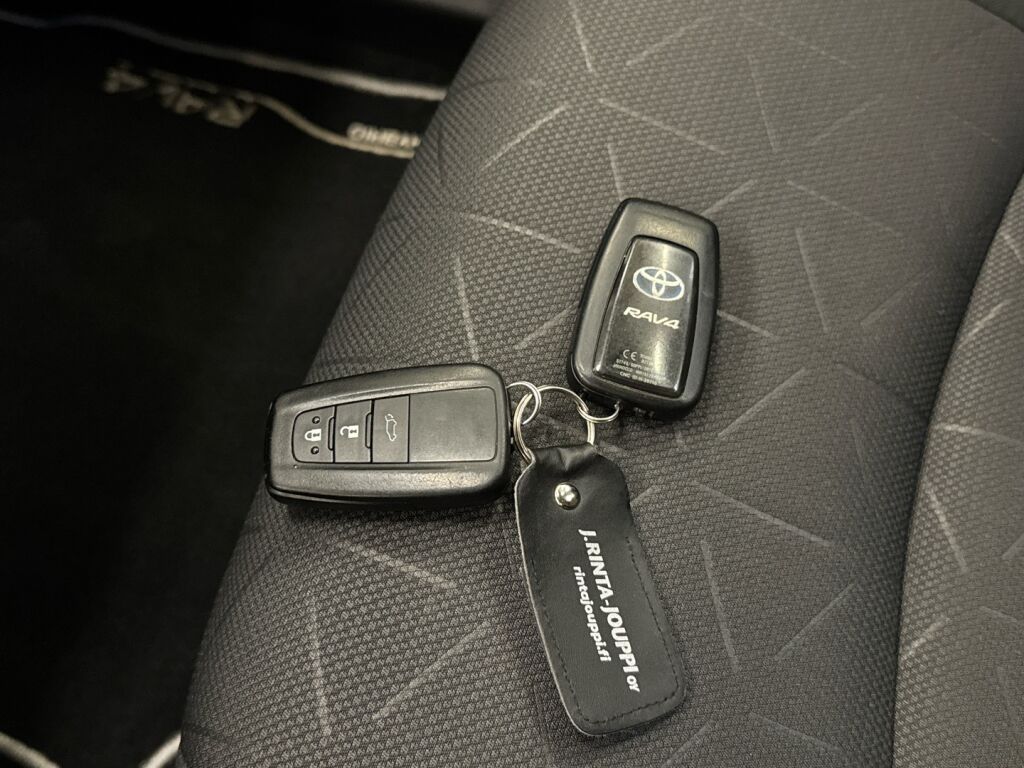 Toyota RAV4 2021 Musta