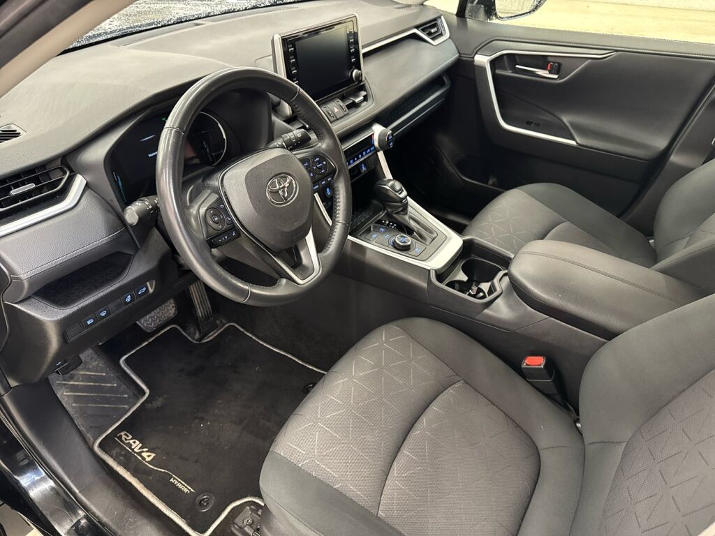 Toyota RAV4 2021 Musta