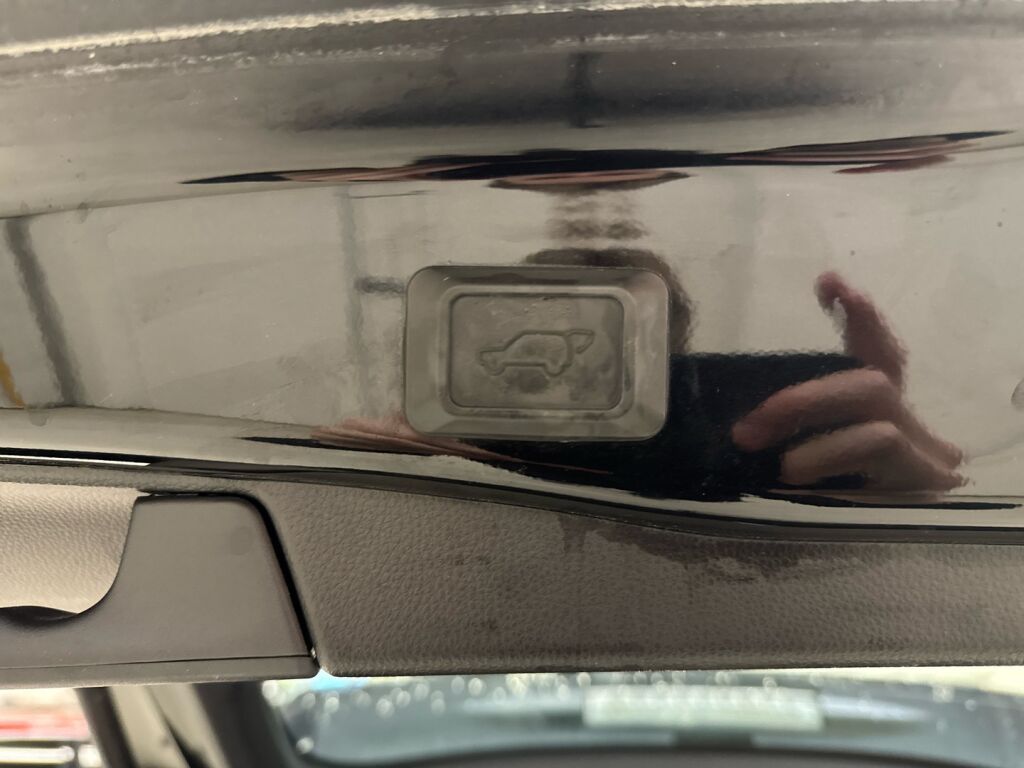 Toyota RAV4 2021 Musta