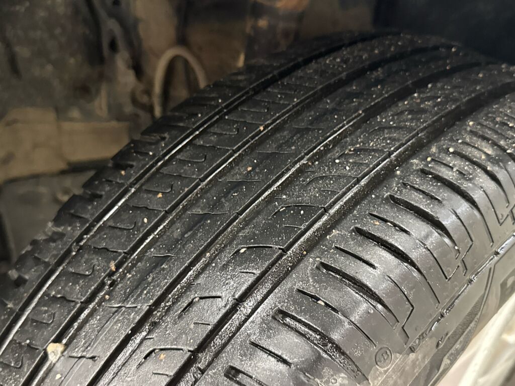 Toyota RAV4 2021 Musta