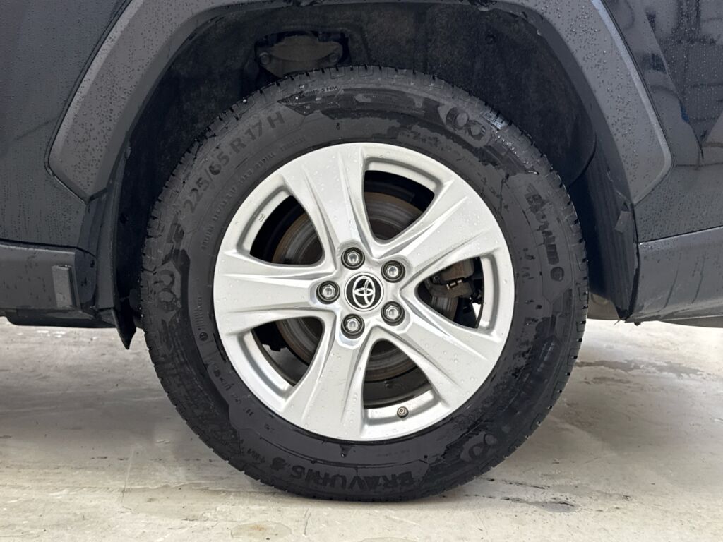 Toyota RAV4 2021 Musta