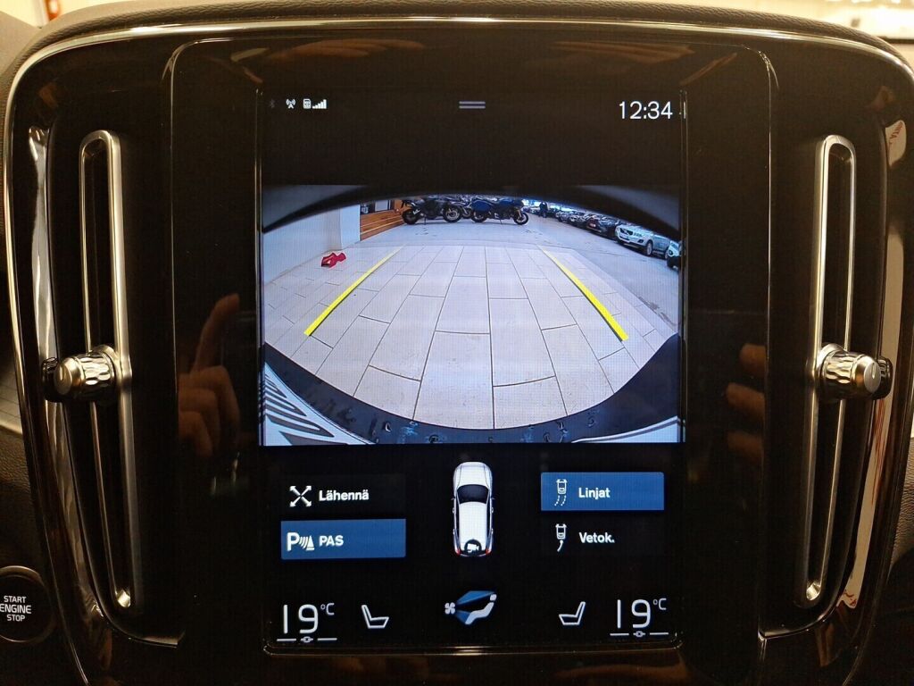 Volvo XC40 2020 Musta