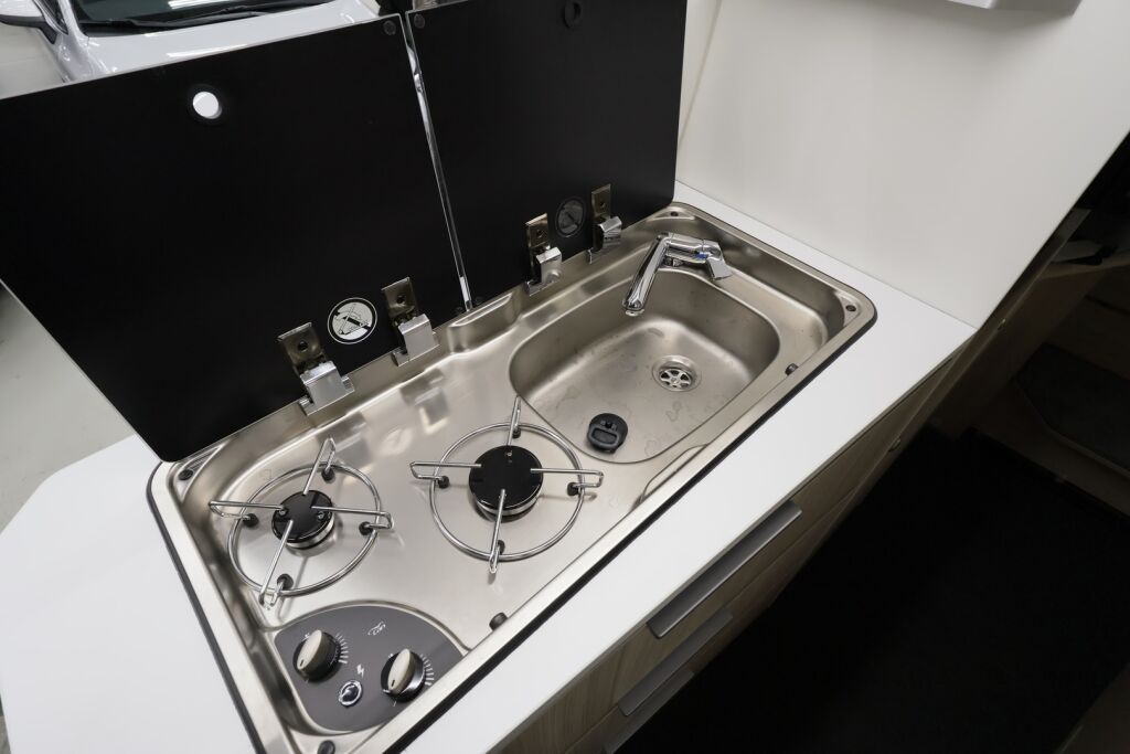 Adria TWIN AXESS 640 SL 2024 Valkoinen