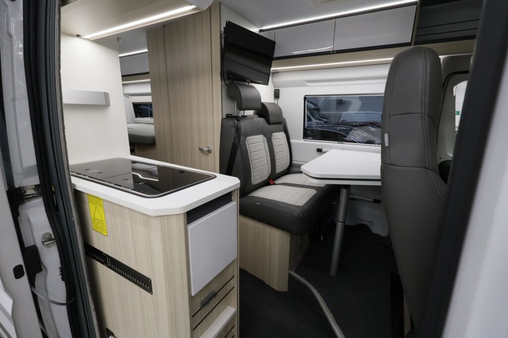 Adria TWIN AXESS 640 SL 2024 Valkoinen