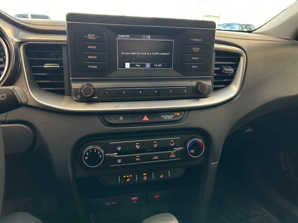 Kia Ceed 2024 Punainen