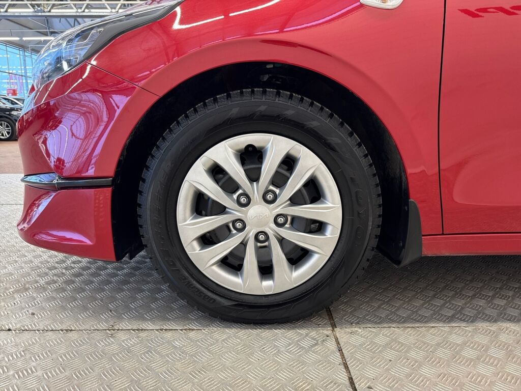 Kia Ceed 2024 Punainen