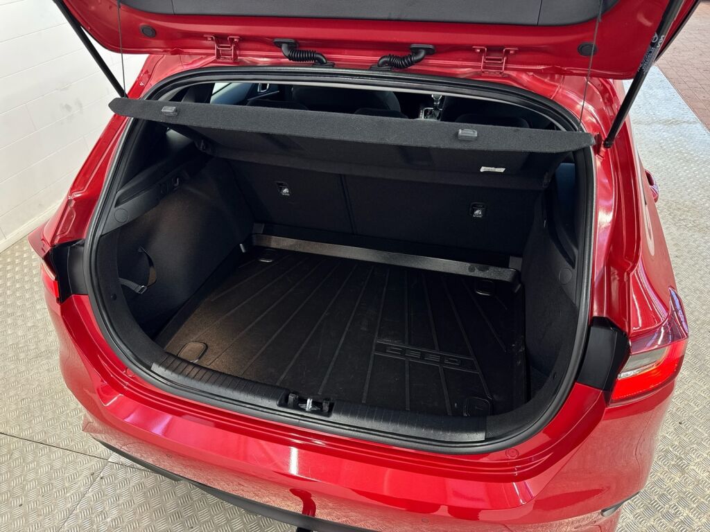 Kia Ceed 2024 Punainen