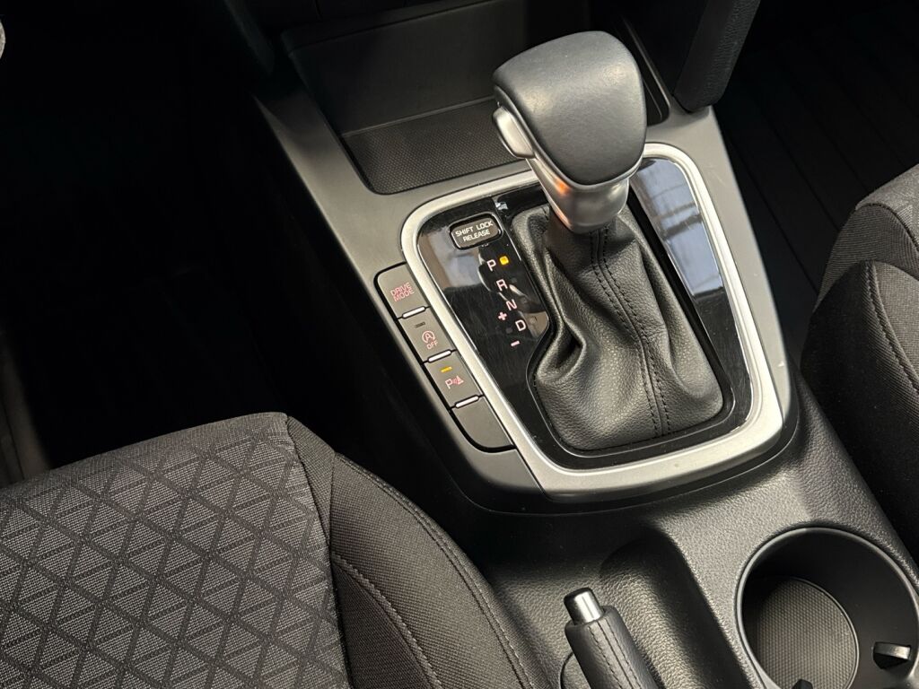 Kia Ceed 2024 Punainen