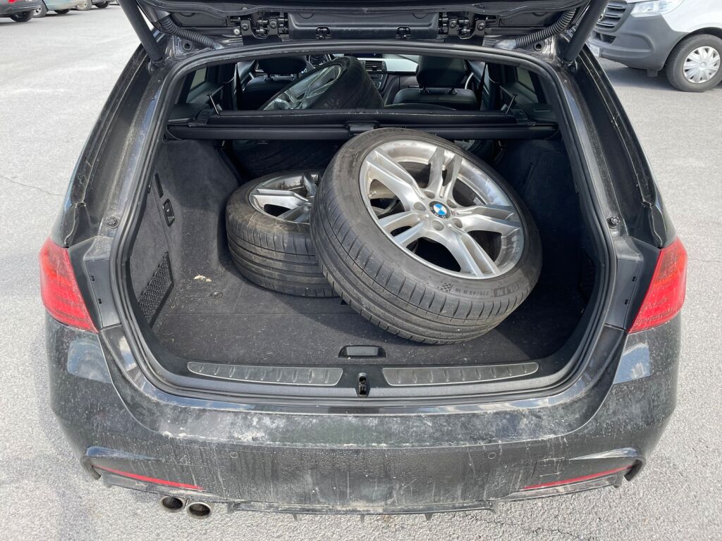 BMW 330 2013 Musta