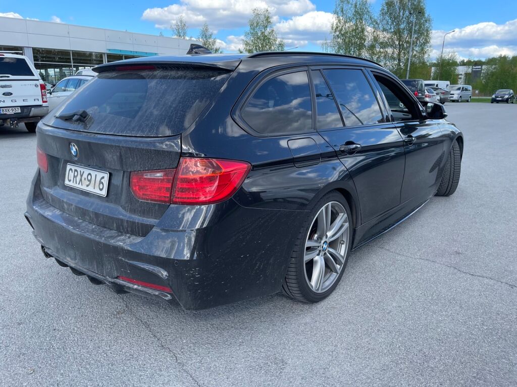 BMW 330 2013 Musta