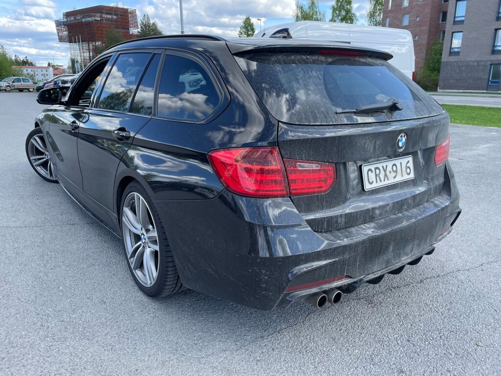 BMW 330 2013 Musta
