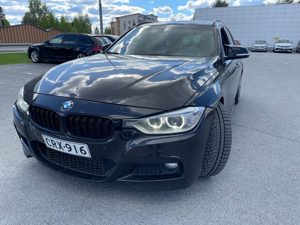 BMW 330 2013 Musta