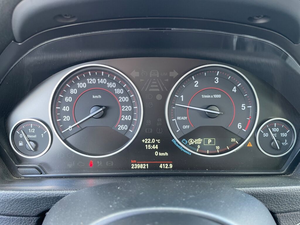 BMW 330 2013 Musta