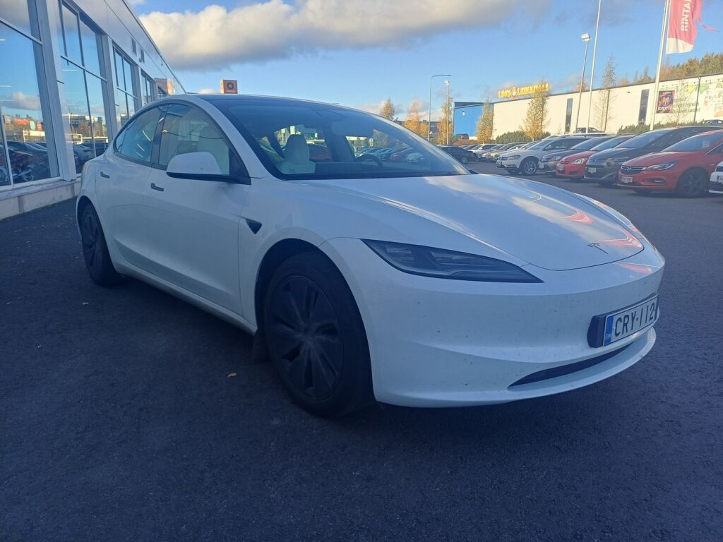 Tesla Model 3 2024 Valkoinen