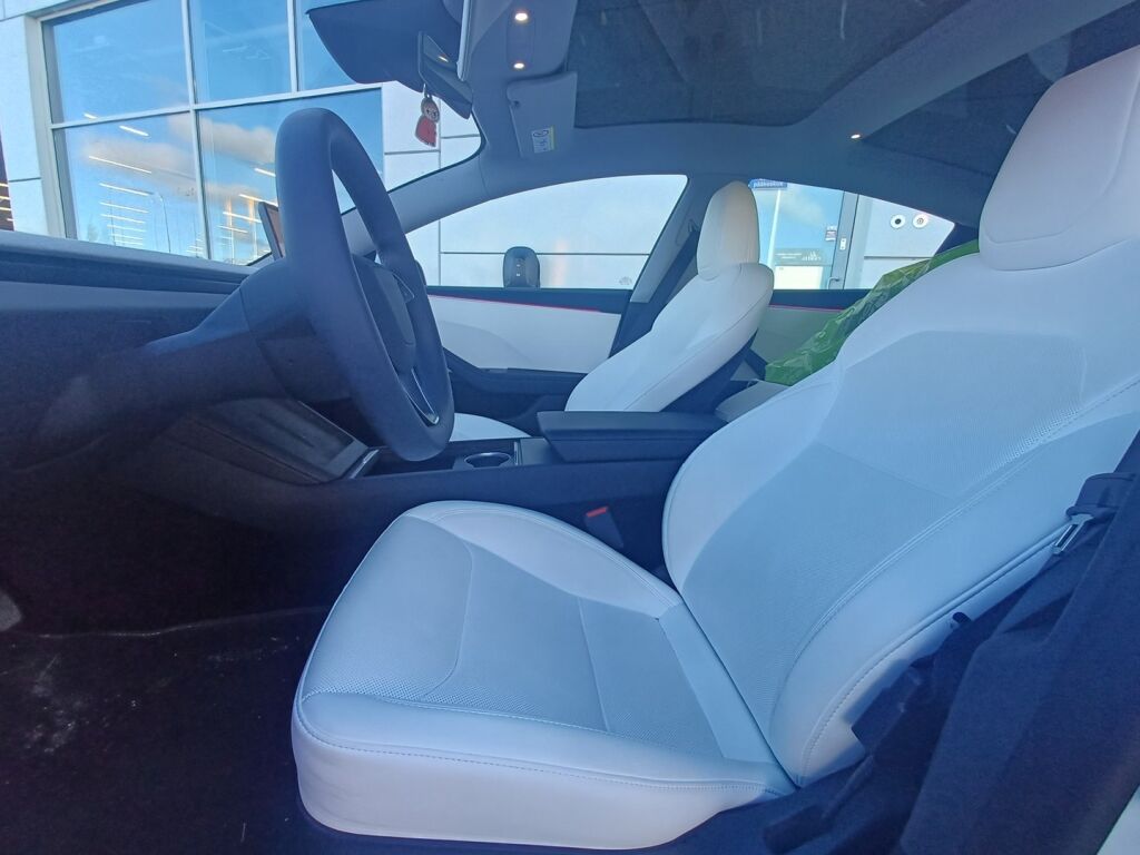 Tesla Model 3 2024 Valkoinen