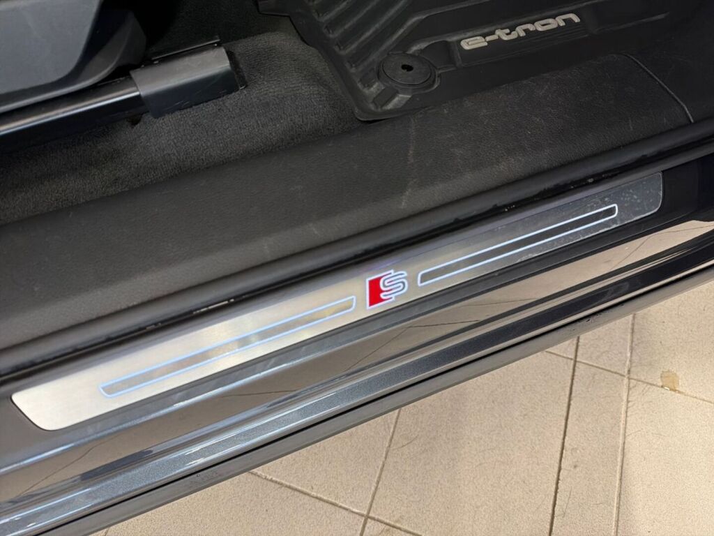 Audi e-tron 2021 Harmaa