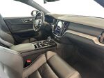 Volvo V60 2022 Punainen