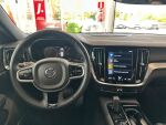 Volvo V60 2022 Punainen