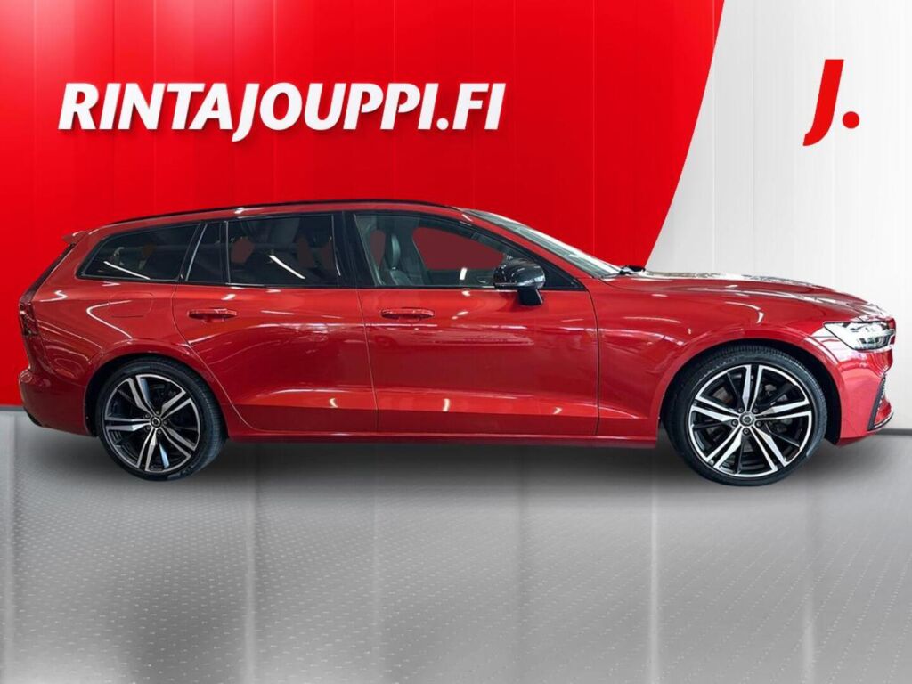 Volvo V60 2022 Punainen