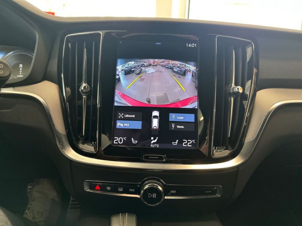 Volvo V60 2022 Punainen