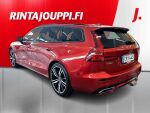 Volvo V60 2022 Punainen