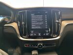 Volvo V60 2022 Punainen