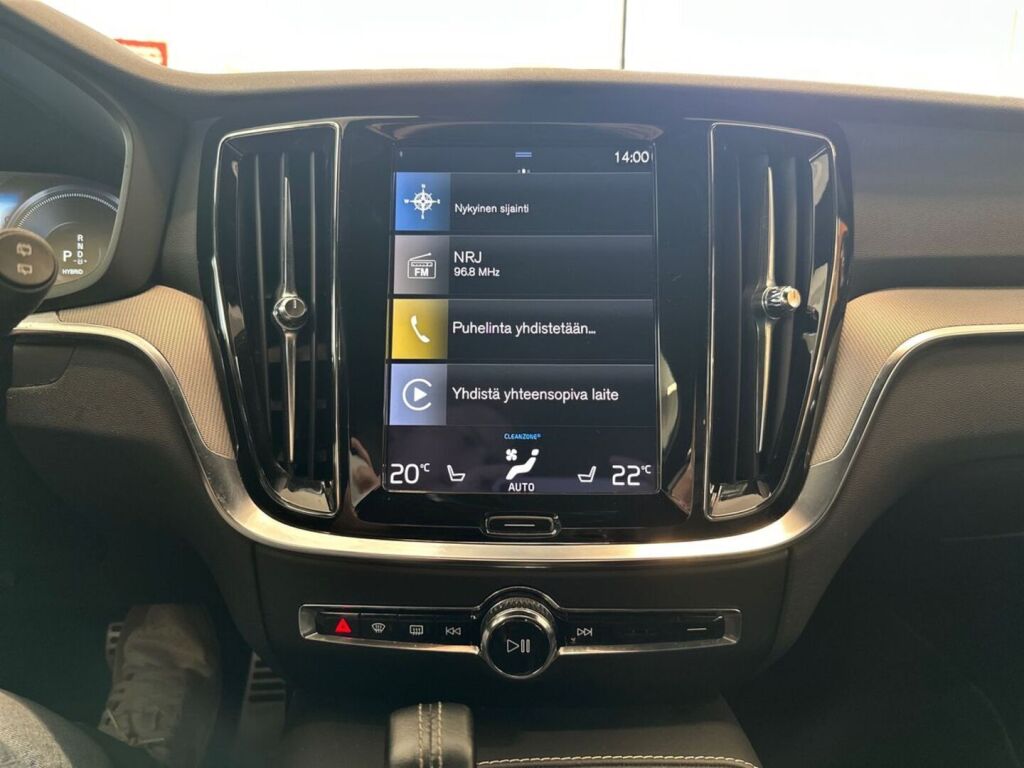 Volvo V60 2022 Punainen
