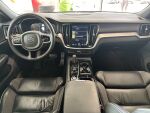 Volvo V60 2022 Punainen