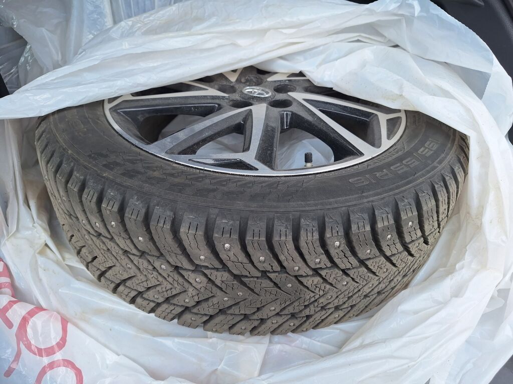 Toyota Yaris 2024 Musta