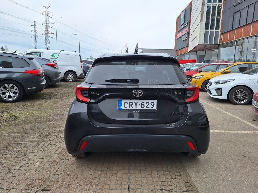 Toyota Yaris 2024 Musta