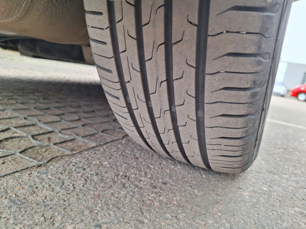 Toyota Yaris 2024 Musta