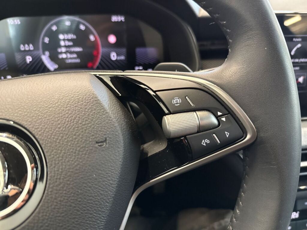 Skoda Kamiq 2025 Musta