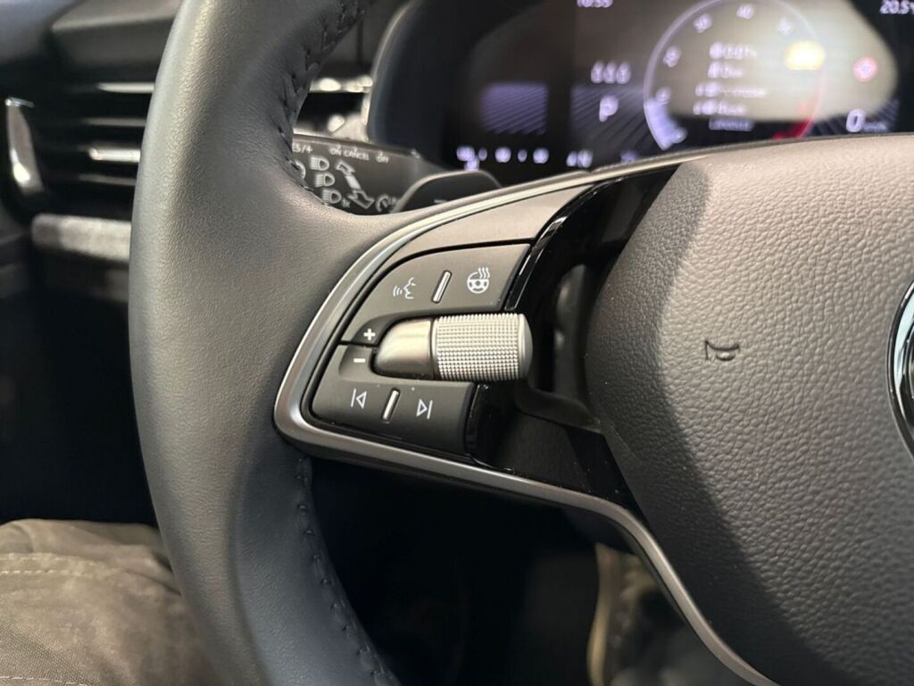 Skoda Kamiq 2025 Musta