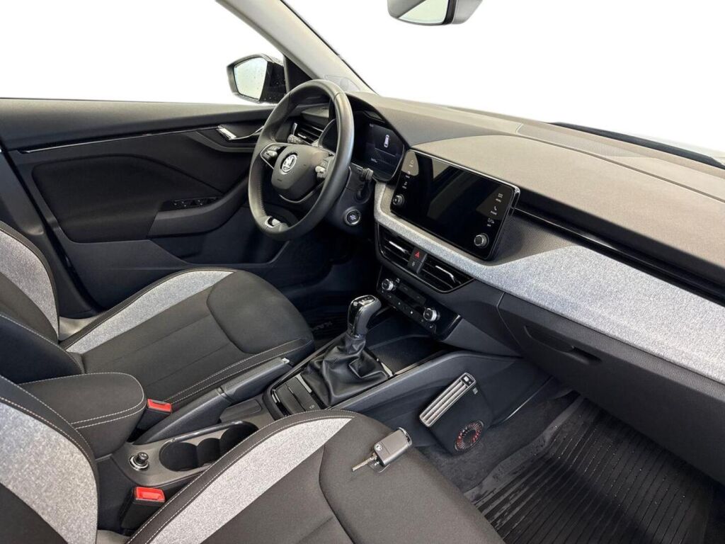 Skoda Kamiq 2025 Musta