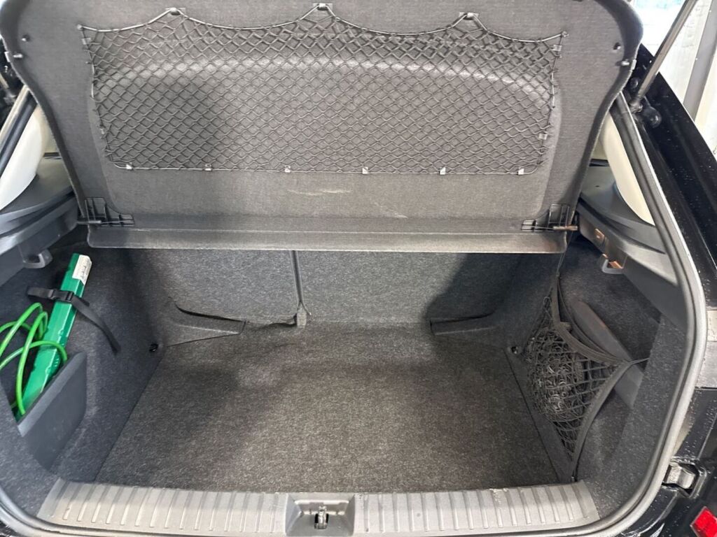 Skoda Kamiq 2025 Musta