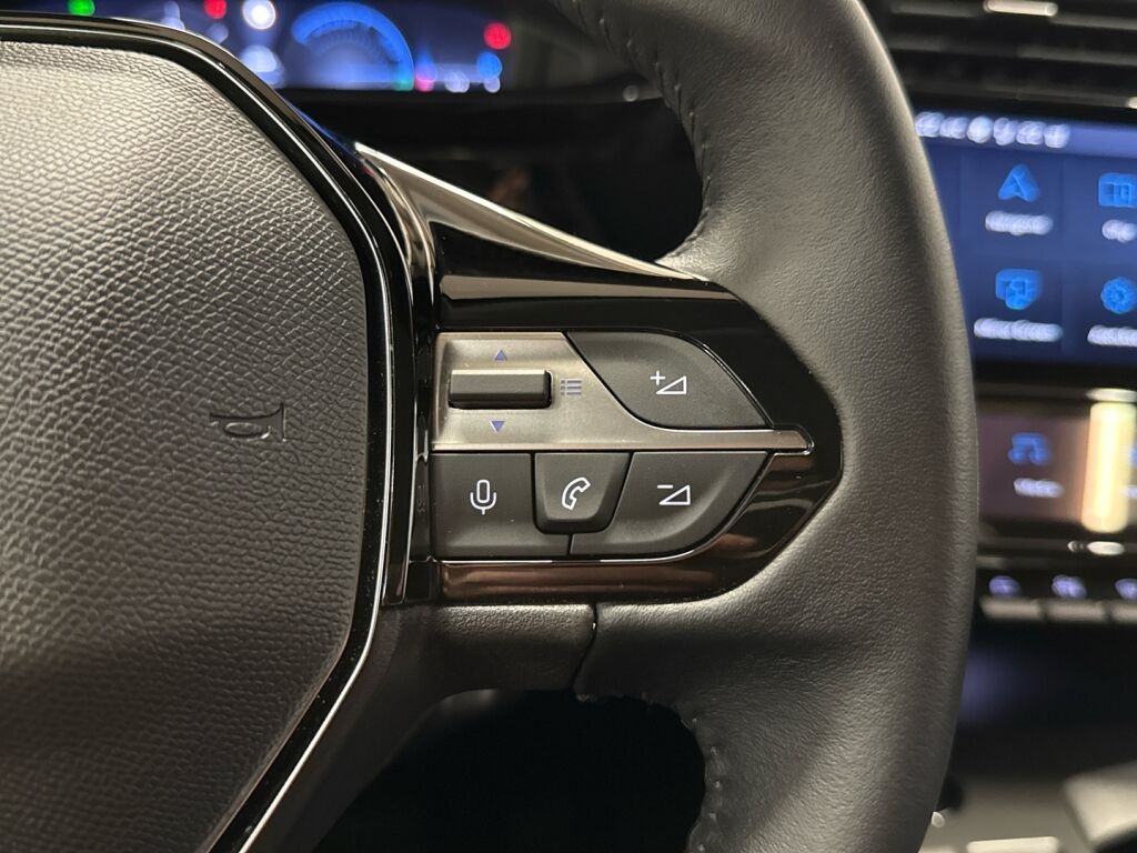 Peugeot 408 2024 Punainen