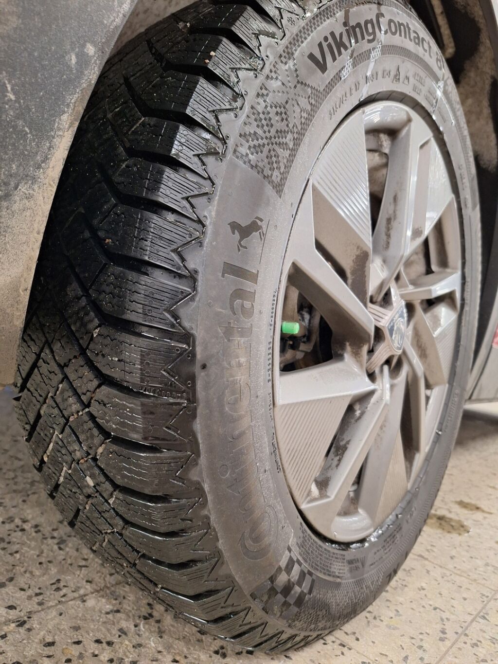 Peugeot 408 2024 Punainen